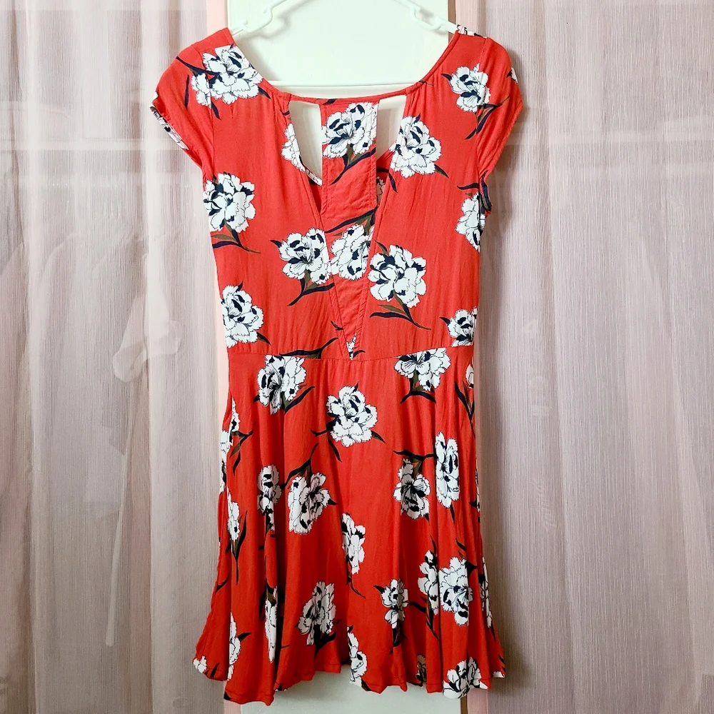 Red Floral Cutout Dress - Picture 3 of 5